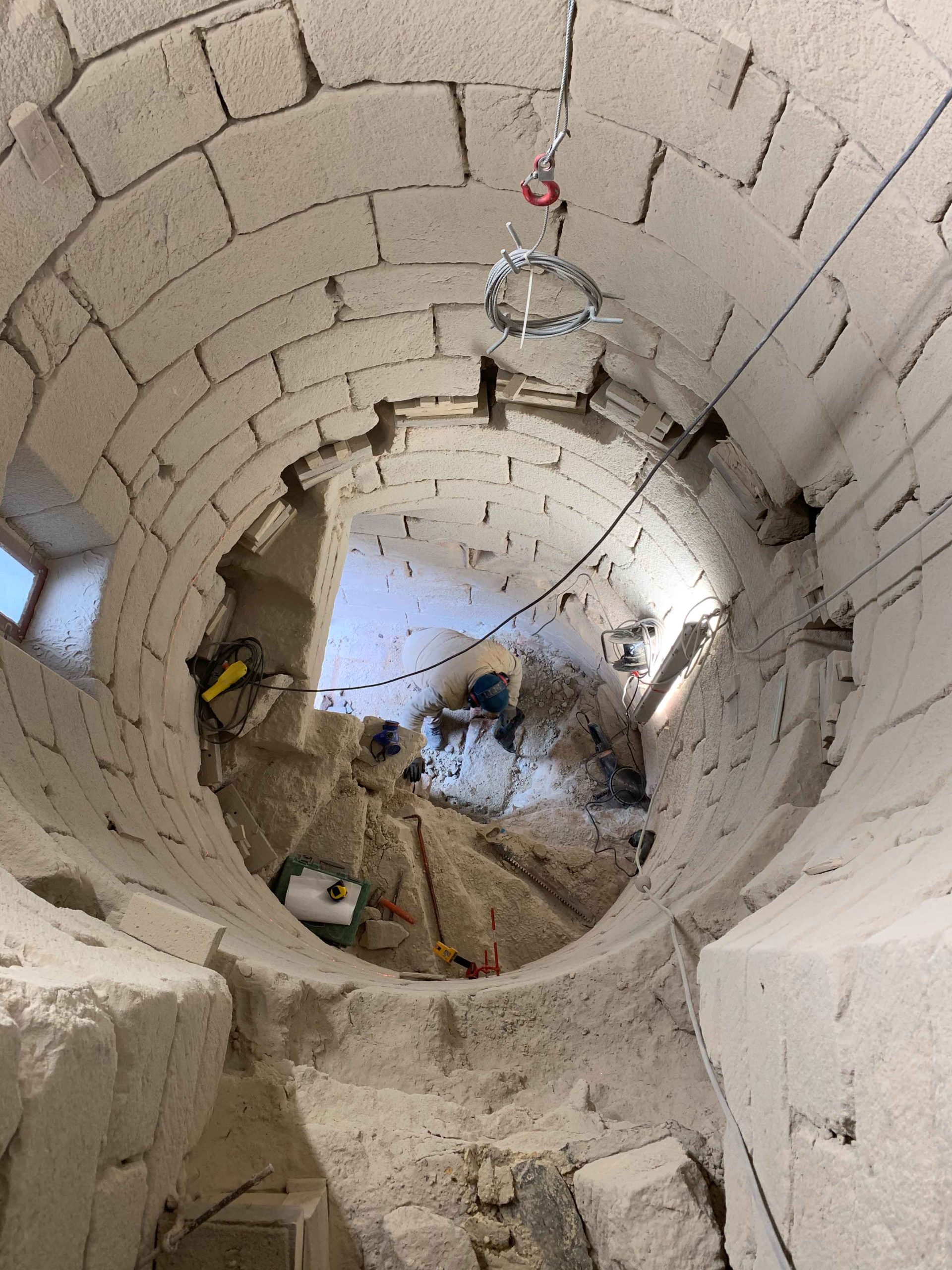 Restauration pierre par pierre de l’escalier en vis en 2019